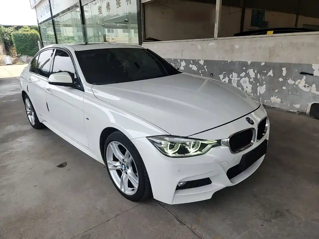 Photo 4 - BMW 3 Series