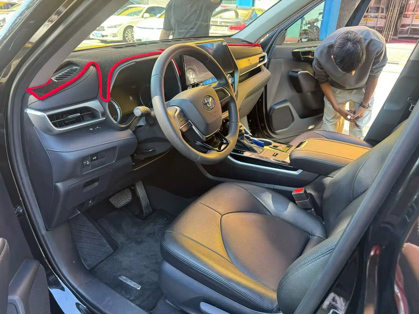 Photo 4 - Toyota Highlander