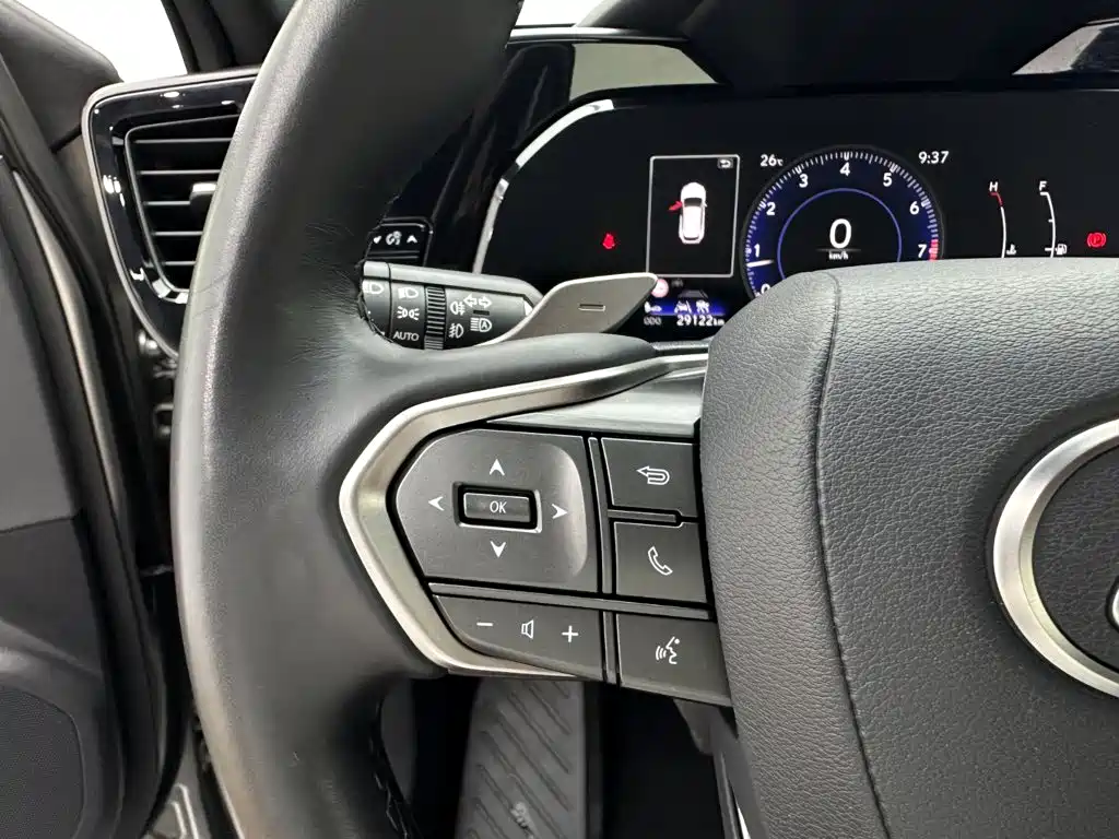 Фото 25 - Lexus NX
