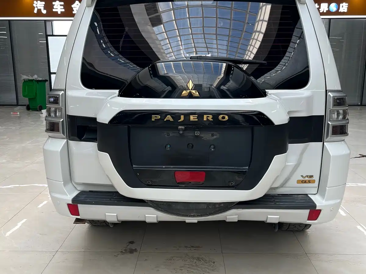 Mitsubishi Pajero (Import) 2018 3.0L Automatic Comfort Version фото 5