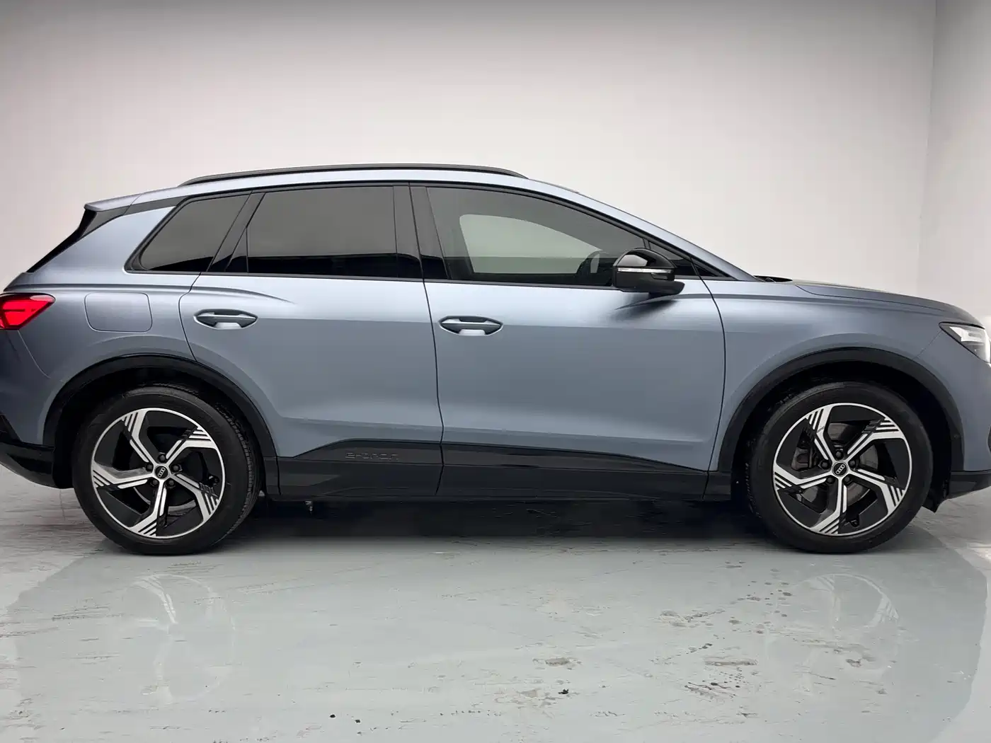 Audi Q4 e-tron 2022 40 e-tron First Edition фото 11