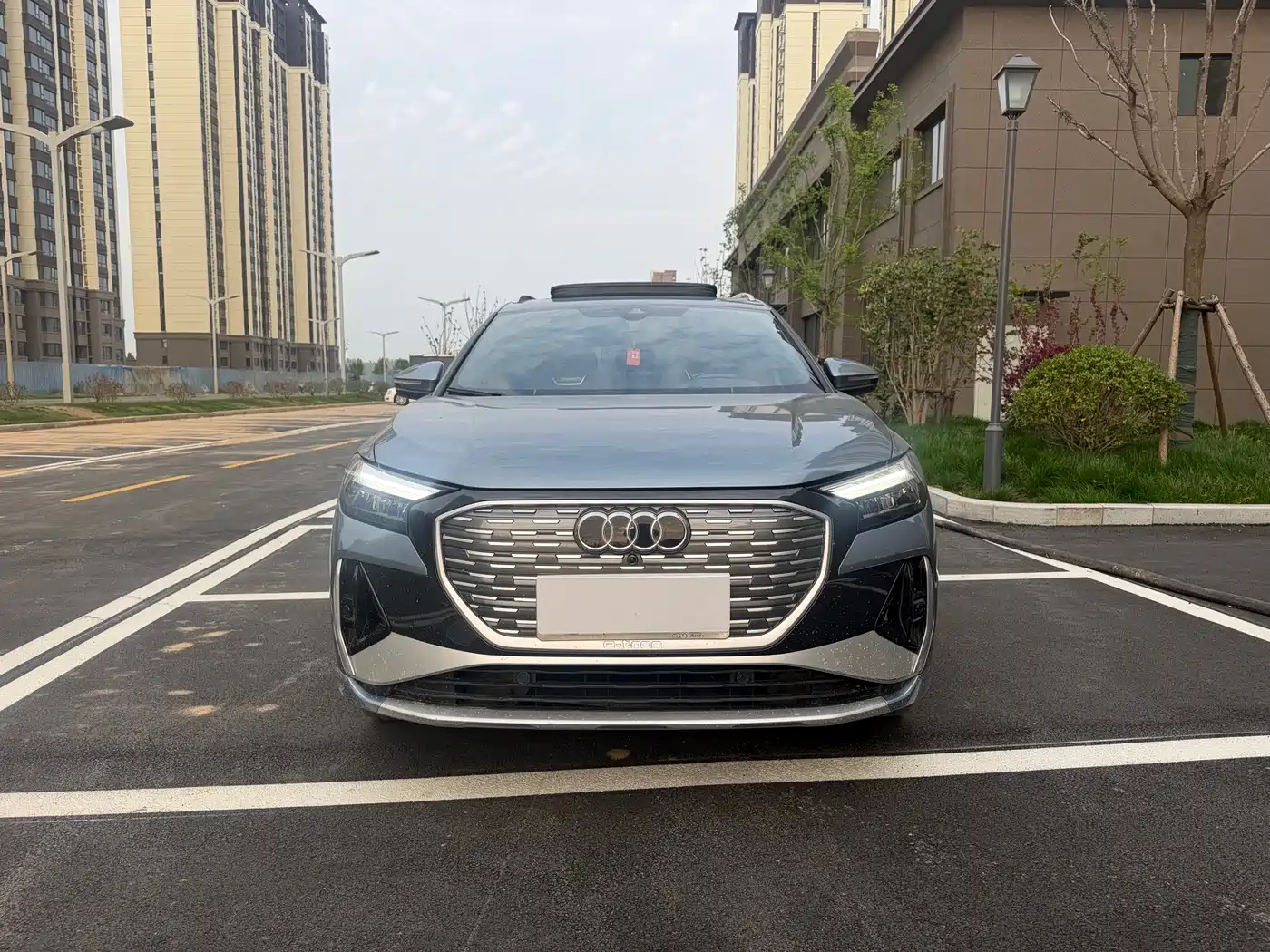AUDI Q4 E TRON