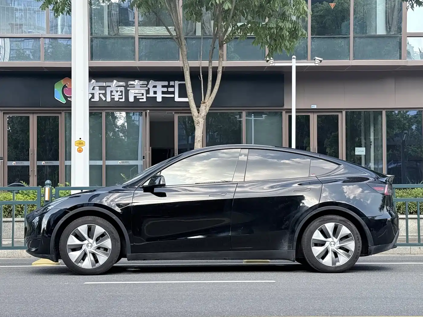Фото 3 - Tesla Model Y