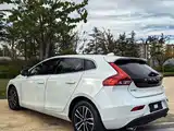 Photo 2 - Volvo V40