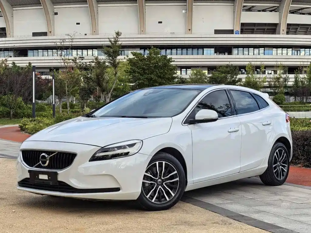 Photo 1 - Volvo V40