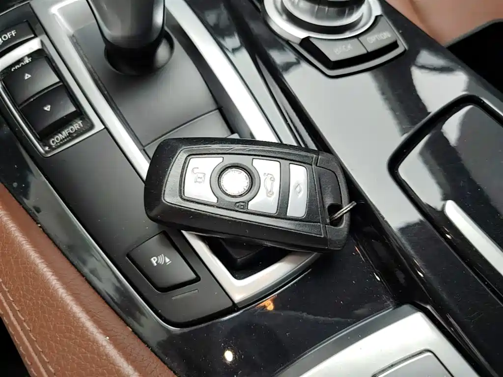 BMW 5 Series 2014 520Li Elegance фото 17