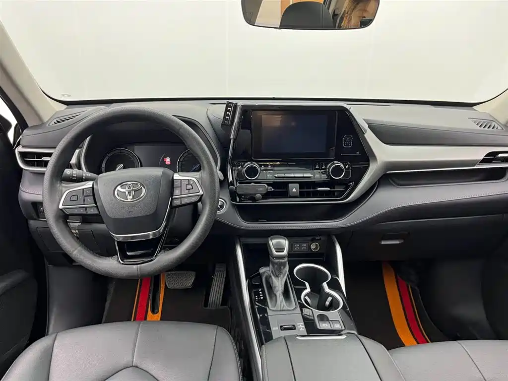 Toyota Highlander 2023 2.5L Smart Hybrid Dual Engine AWD Luxury 7-Seater фото 6
