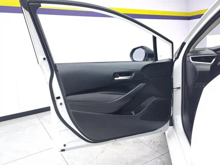 Toyota Corolla 2019 1.2T S-CVT GL Pioneer Edition фото 7