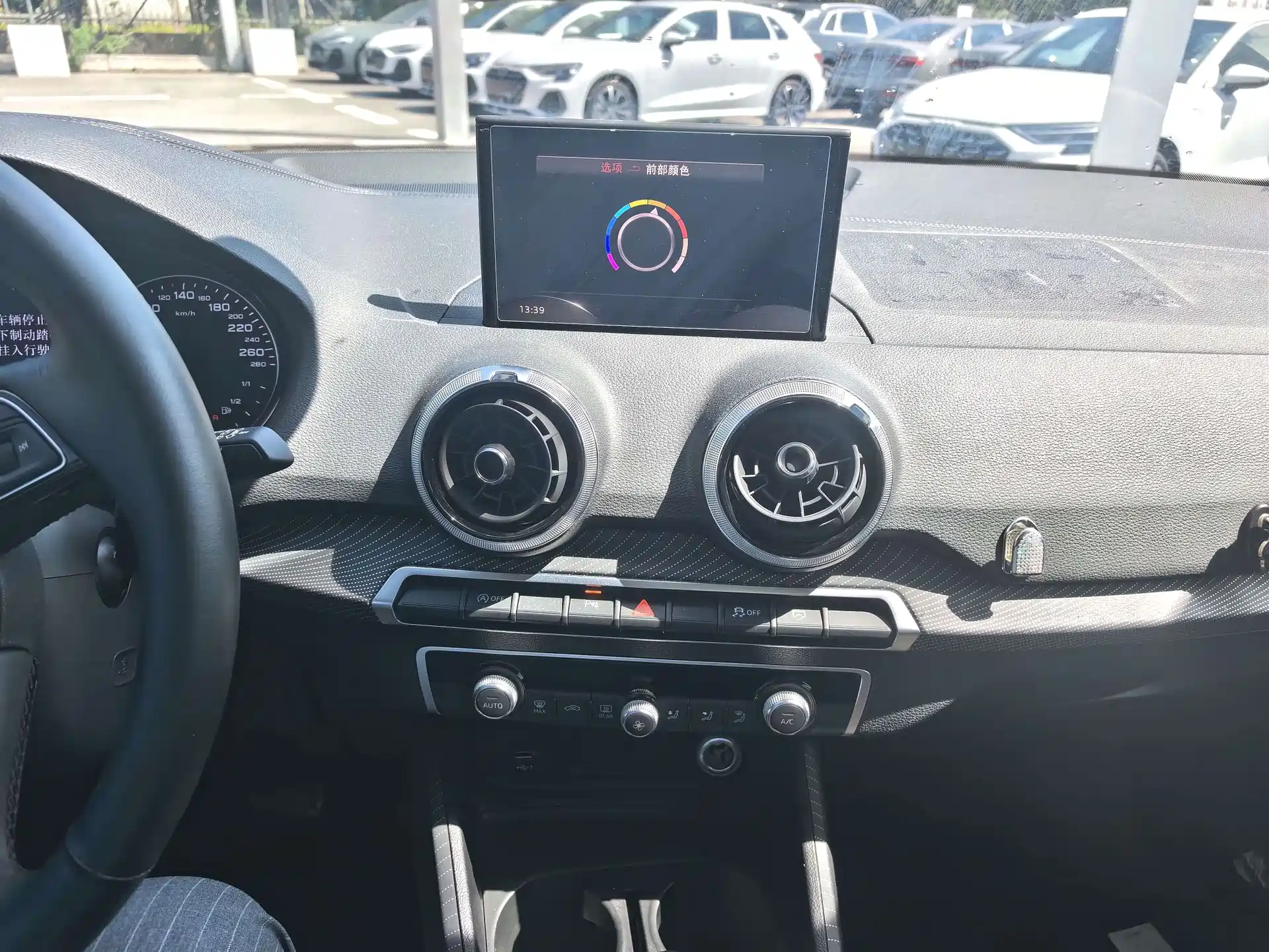 Фото 4 - Audi Q2L