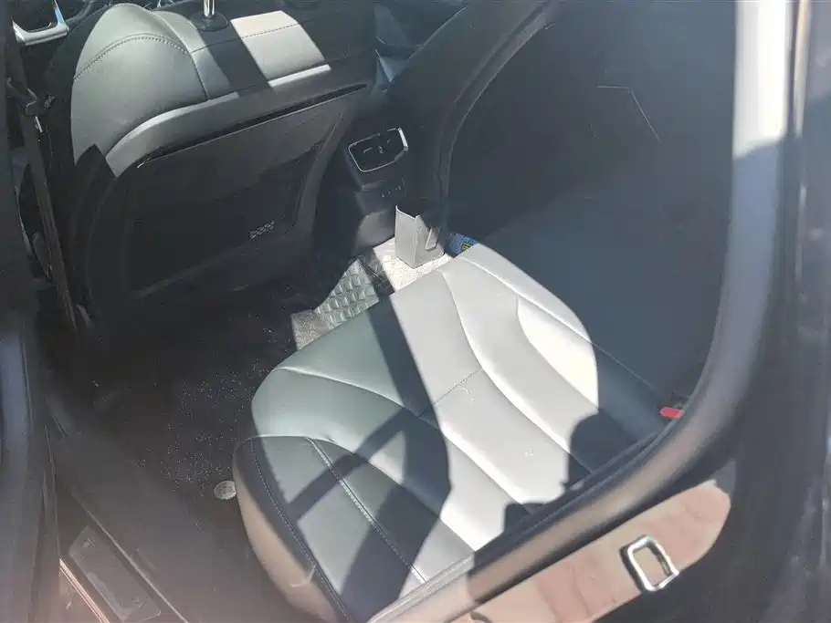 Hongqi H5 2022 Classic Facelift 1.8T Automatic Smart Connect Flag Rhythm Edition фото 11