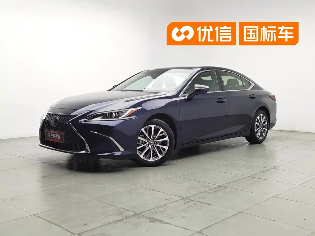 Фото 1 - Lexus ES