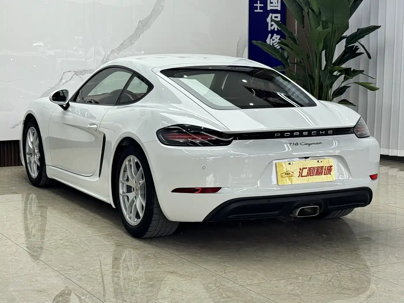 Porsche 718 2018 Cayman 2.0T фото 3