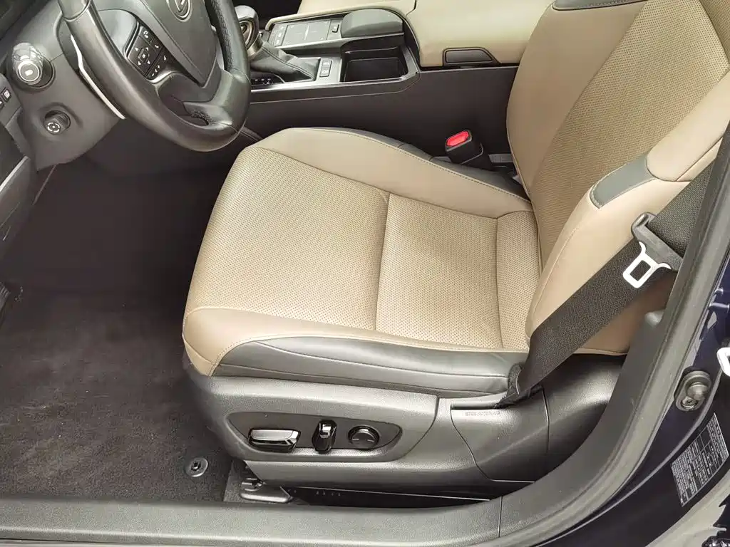 Фото 20 - Lexus ES