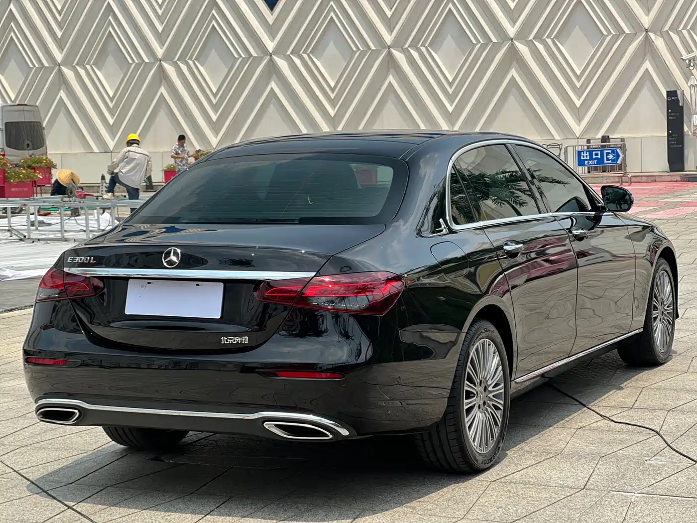 Mercedes-Benz E-Class 2023 E 300 L Fashion фото 6