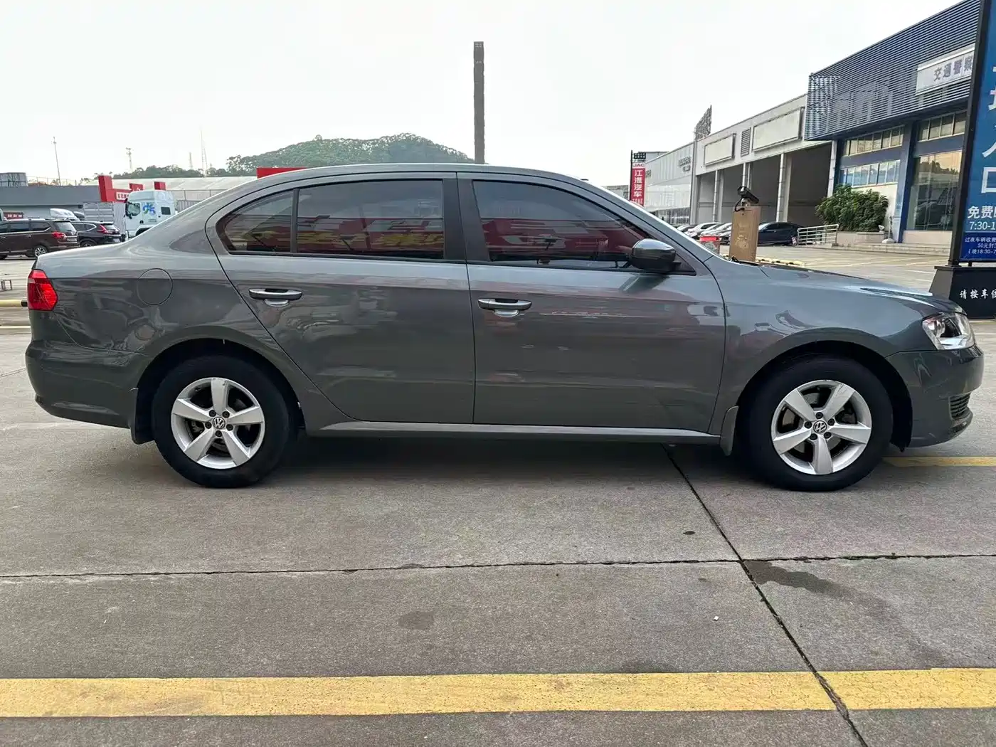 Volkswagen Lavida 2013 Facelift Classic 1.6L Automatic Trend фото 11