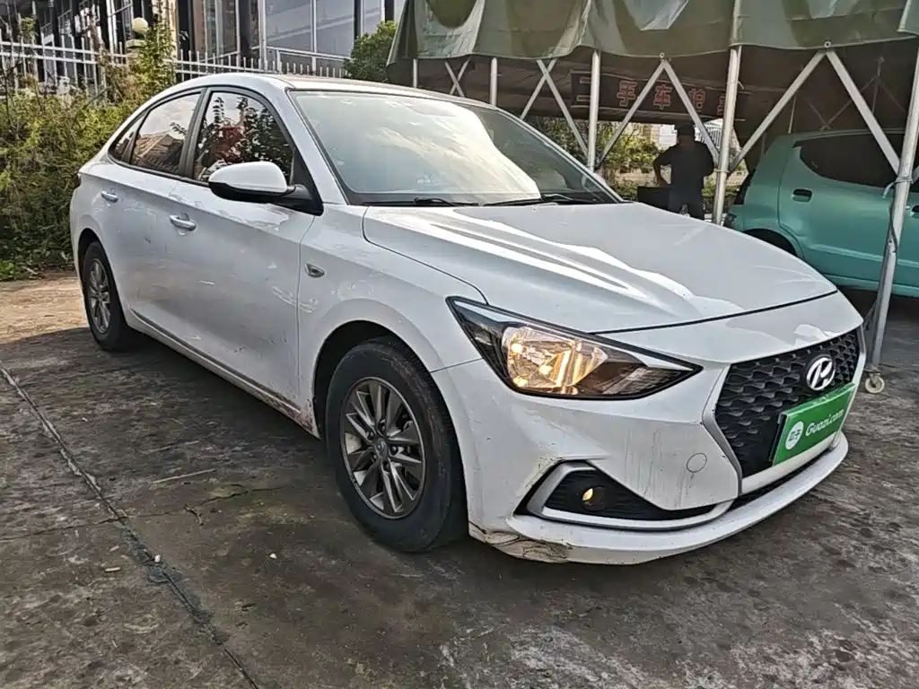 Photo 4 - Hyundai Elantra