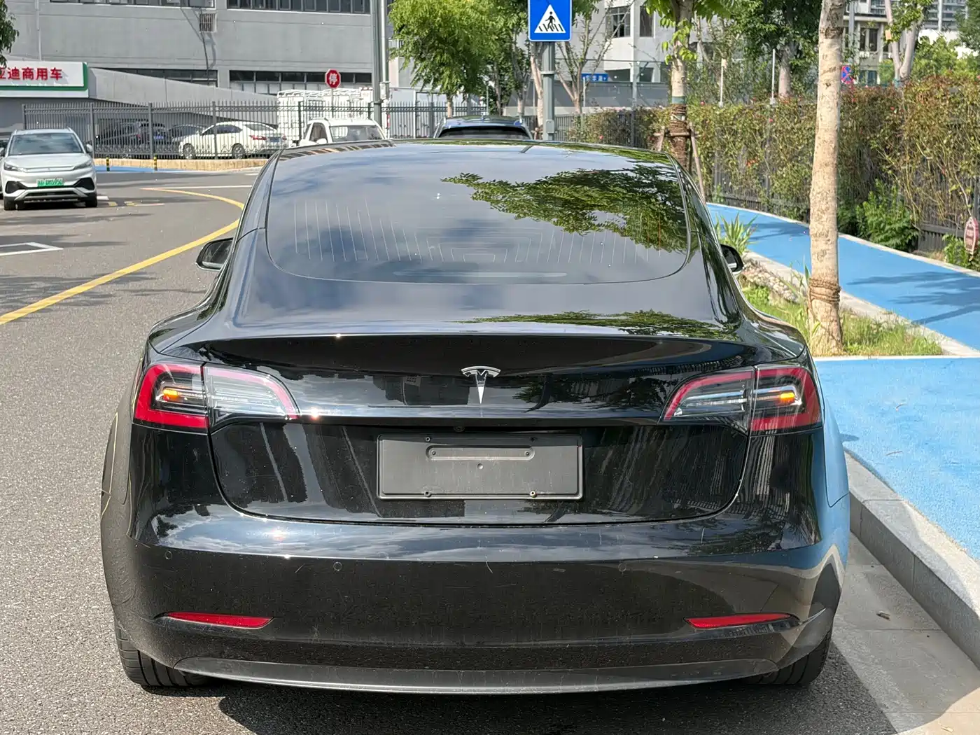Фото 10 - Tesla Model 3