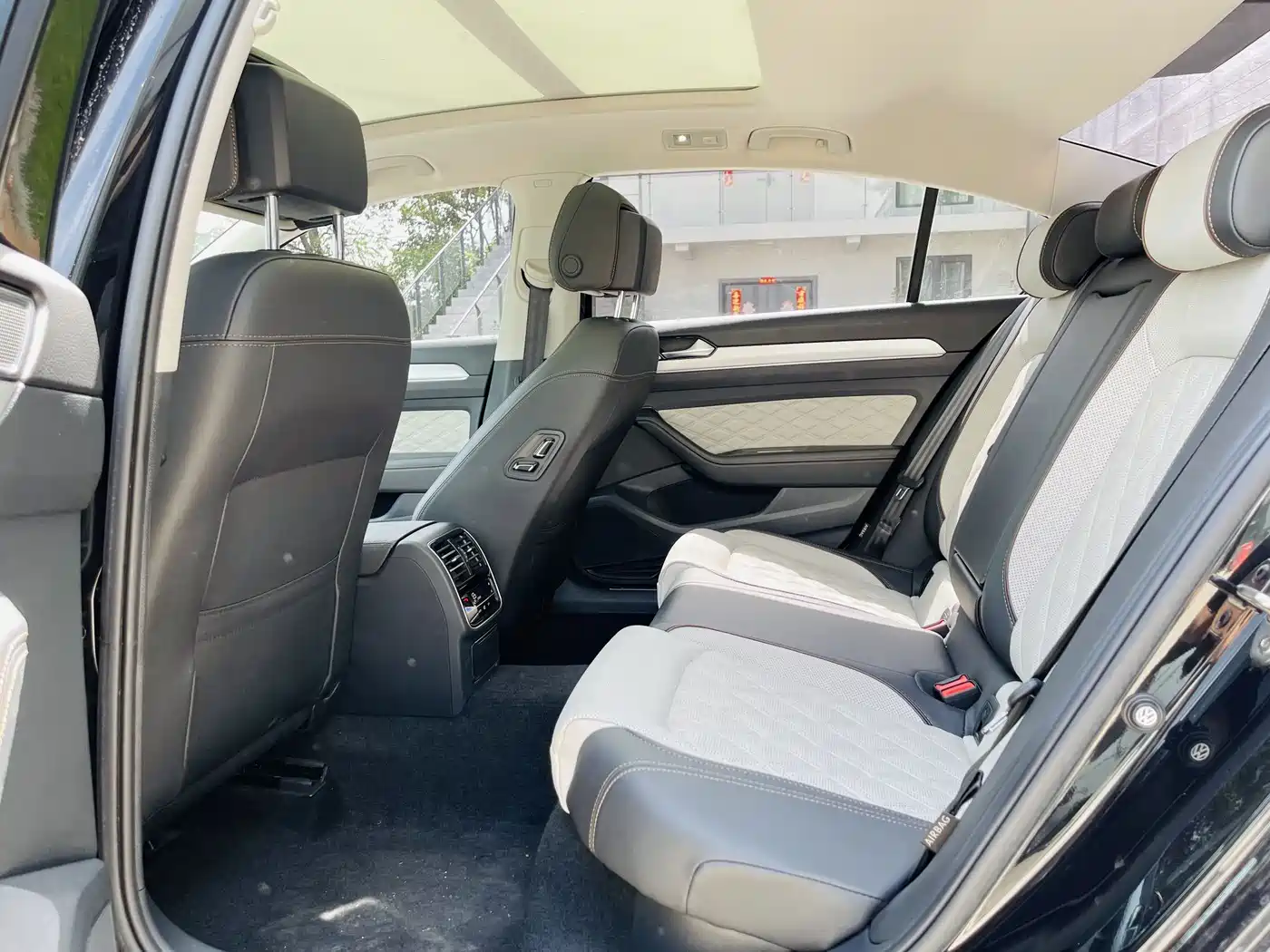 Volkswagen Magotan 2023 Model 2 Million Commemorative Edition 330TSI DSG Luxury фото 7