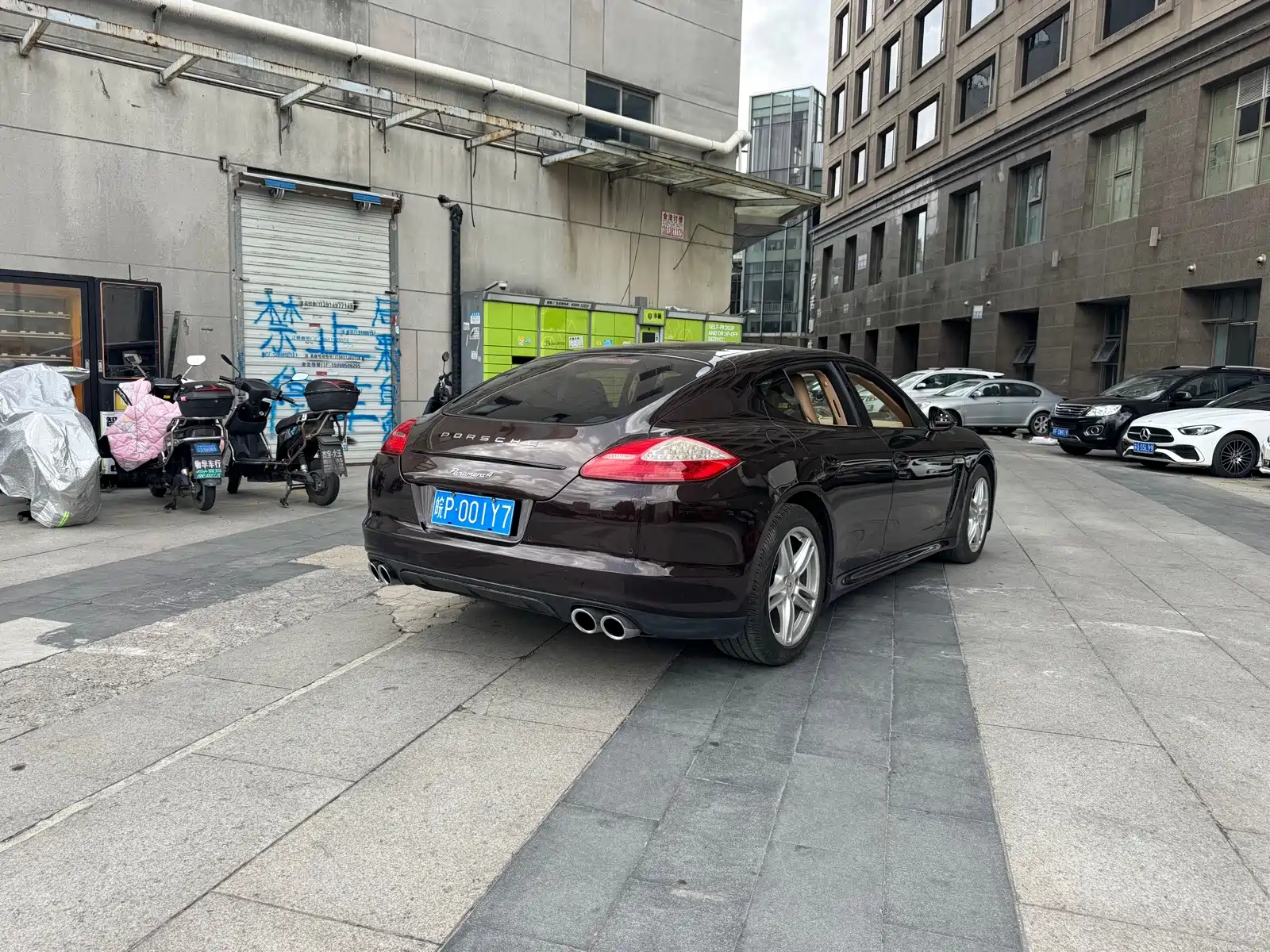 Photo 18 - Porsche Panamera