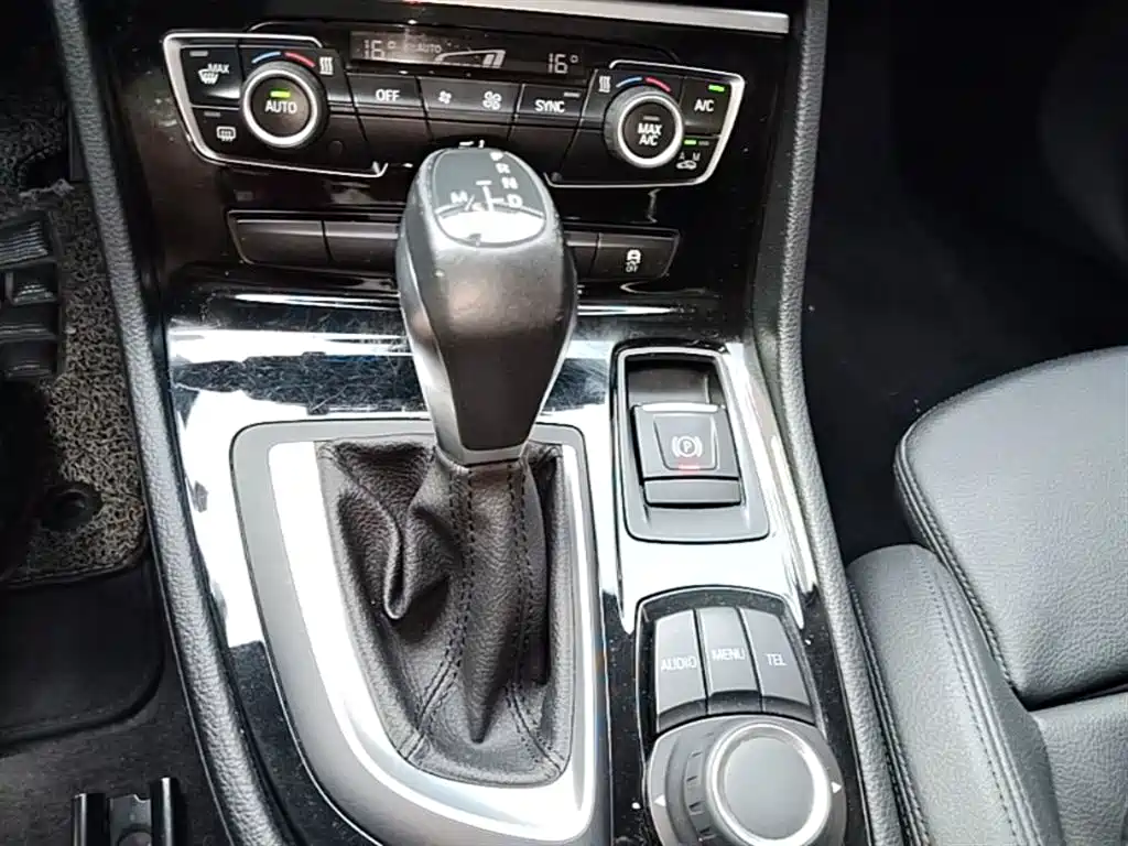 BMW 2 Series Touring 2016 220i Leading Model фото 14
