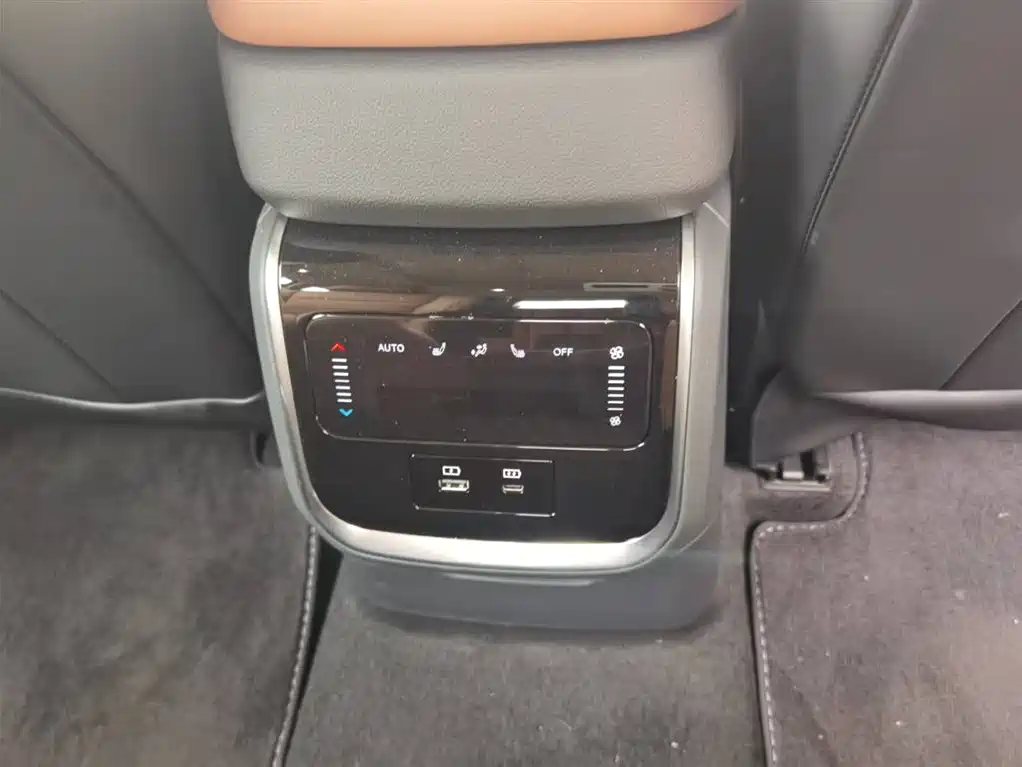 Hongqi HS7 PHEV 2025 2.0T PHEV 4WD 6-Seater Commemorative Edition фото 15