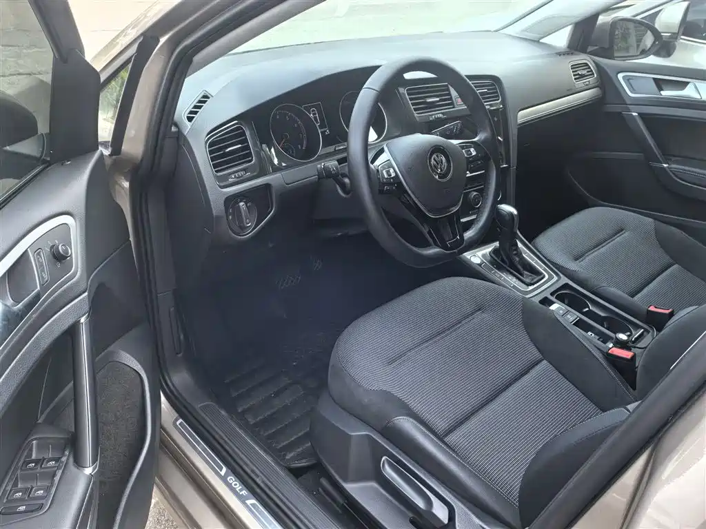 Volkswagen Golf 2020 Beloved Edition 280TSI DSG Comfort фото 10