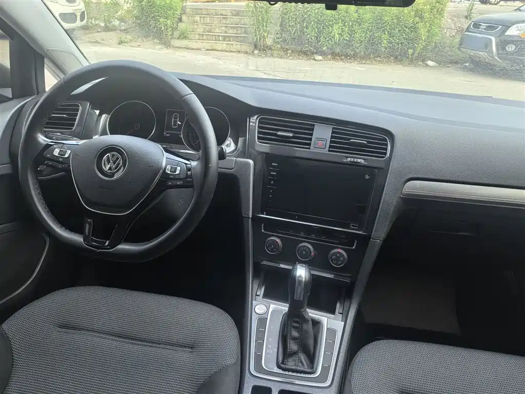 Volkswagen Golf 2020 Beloved Edition 280TSI DSG Comfort фото 9