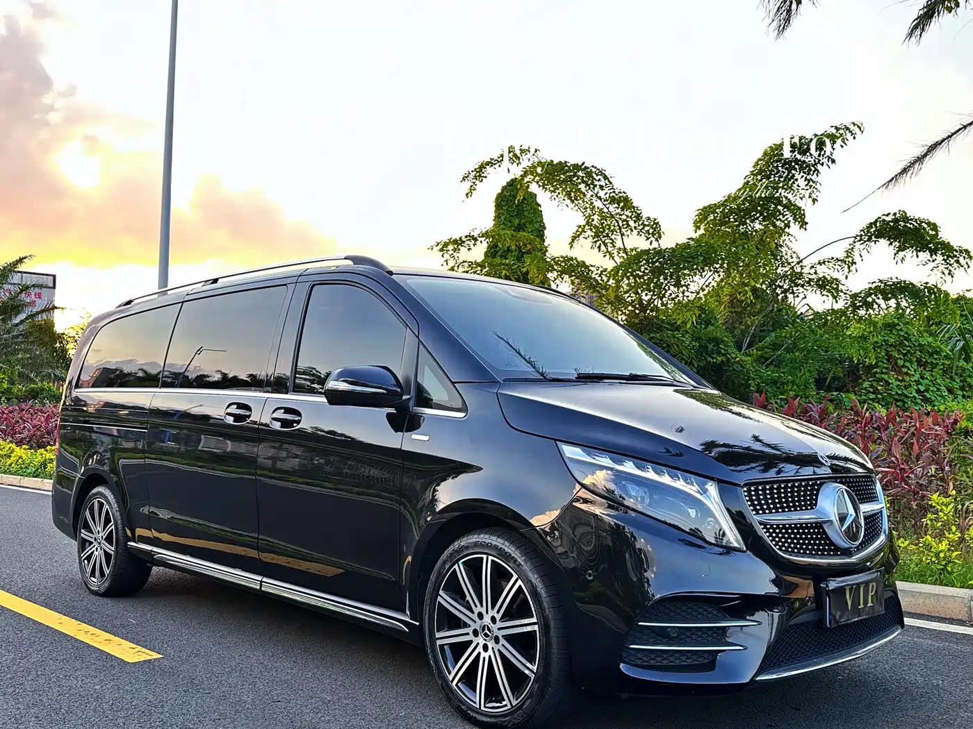 Mercedes-Benz V-Class 2022 V 260 L Long Wheelbase Luxury Edition фото 4