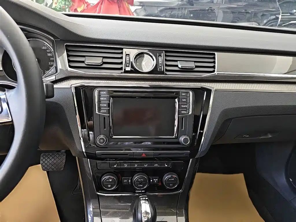 Volkswagen Passat 2016 330TSI DSG Executive Edition фото 13