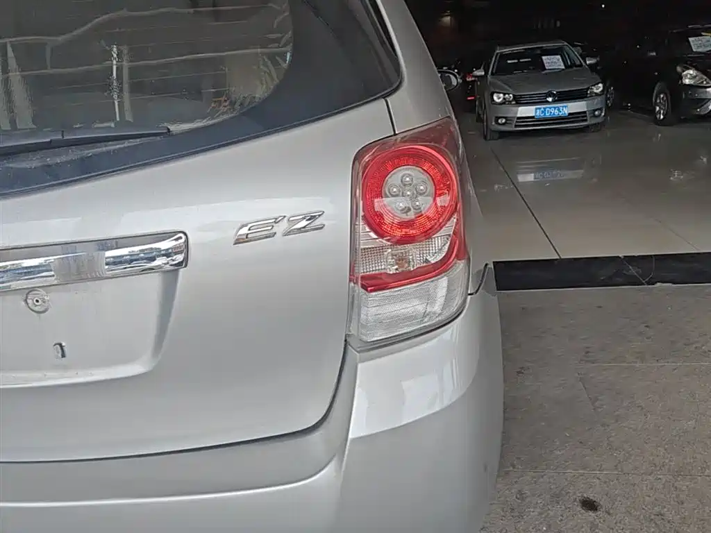 Toyota E'Z 2014 Xingyao 180E CVT Elite фото 8
