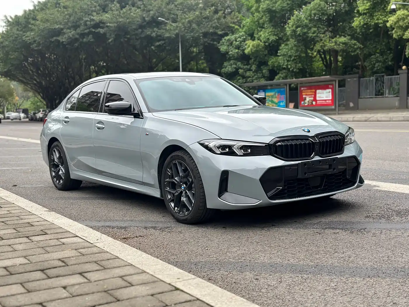 BMW 3 Series 2026 330Li M Sport Shadowline Package фото 3