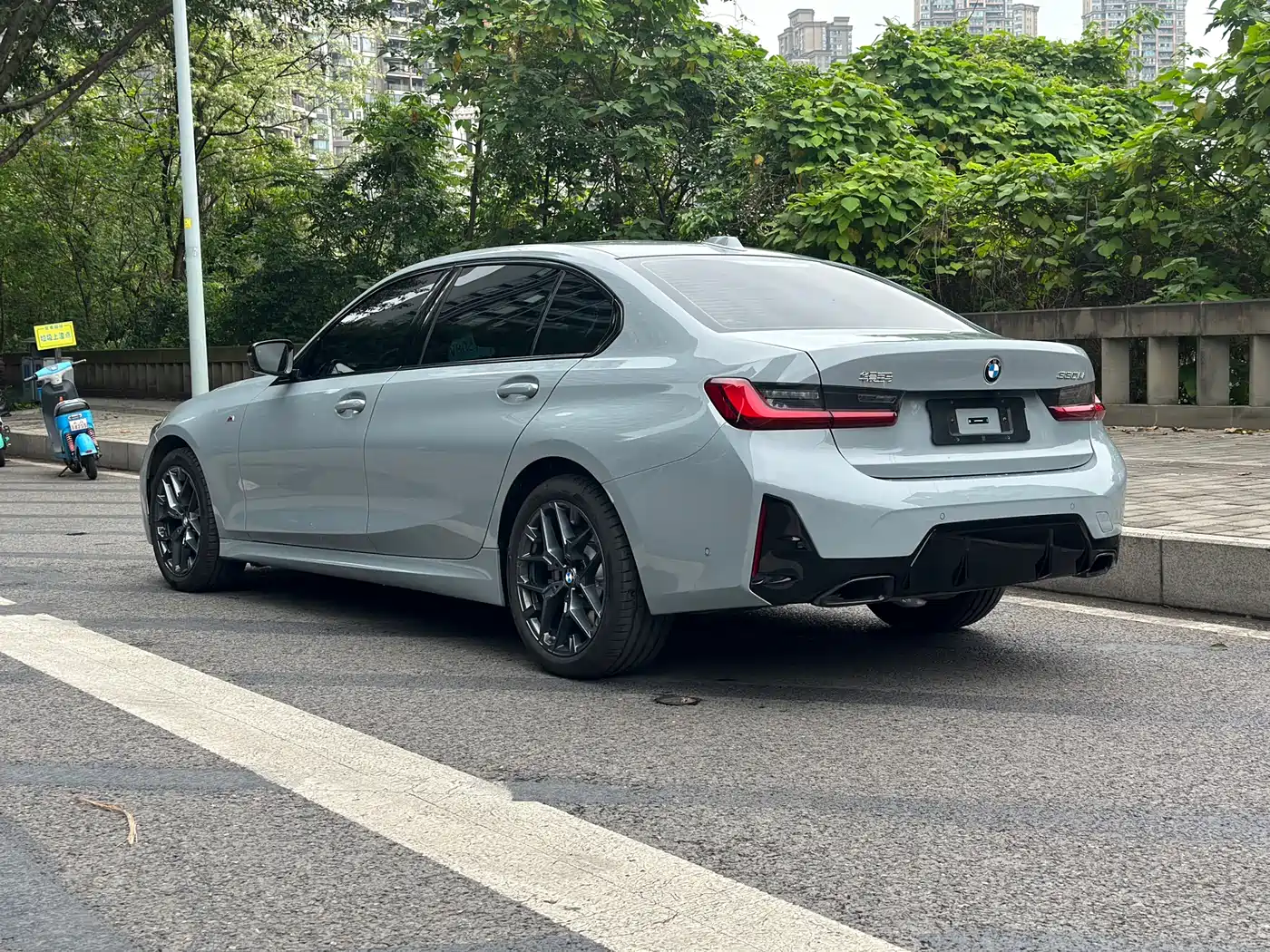 BMW 3 Series 2026 330Li M Sport Shadowline Package фото 18