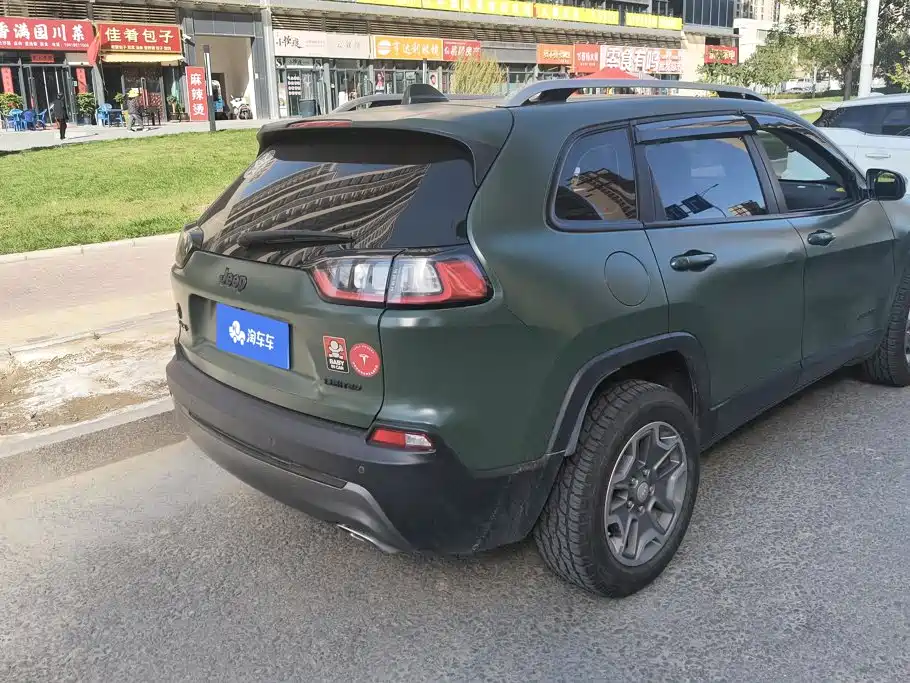 Фото 3 - Jeep Cherokee