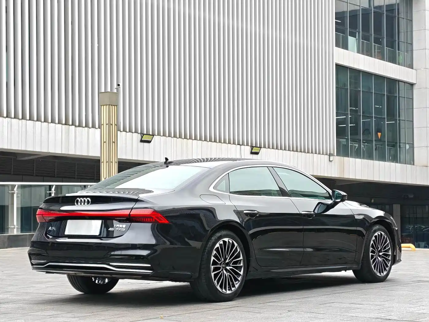 Audi A7L 2025 Model Year 45 TFSI Luxury фото 17