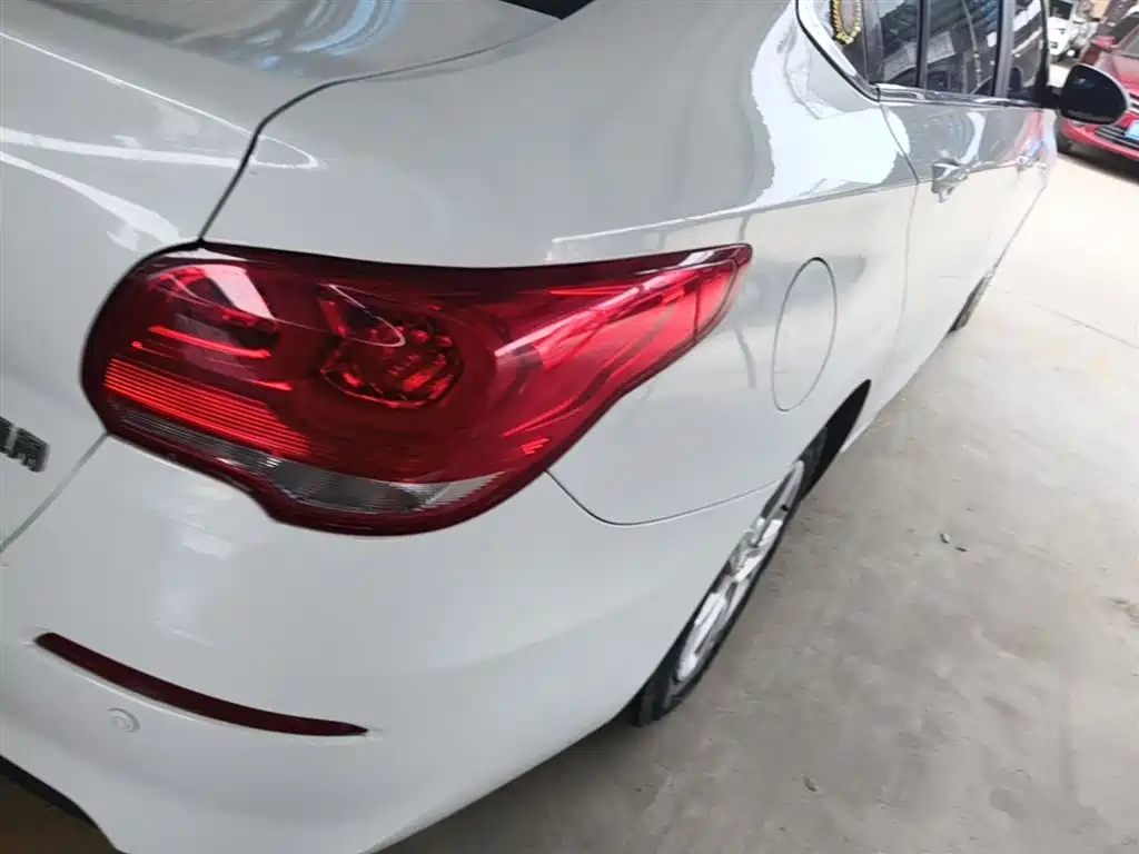 Chevrolet Cavalier 2016 1.5L Manual Enjoyment Edition фото 8