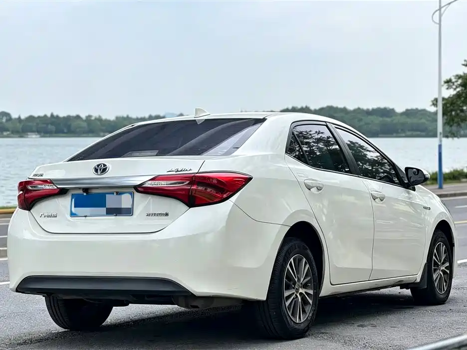 Toyota Levin 2016 Hybrid 1.8H GS E-CVT Elite Sunroof фото 5