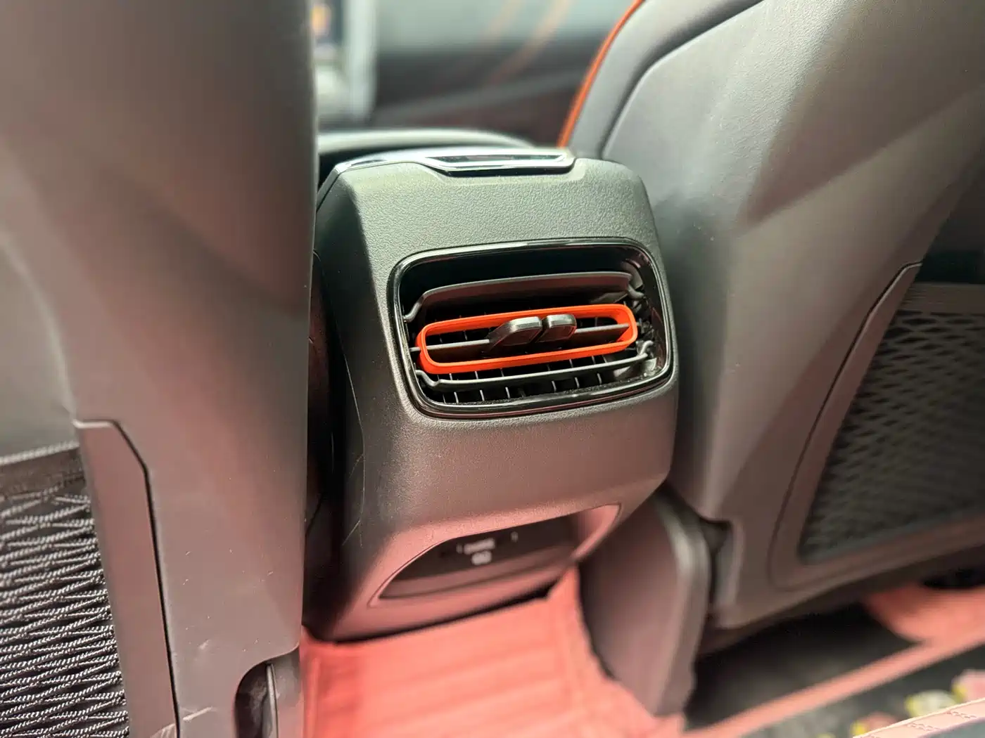 Lynk & Co 02 Hatchback 2021 2.0TD Halo Driving Control Package Edition фото 22