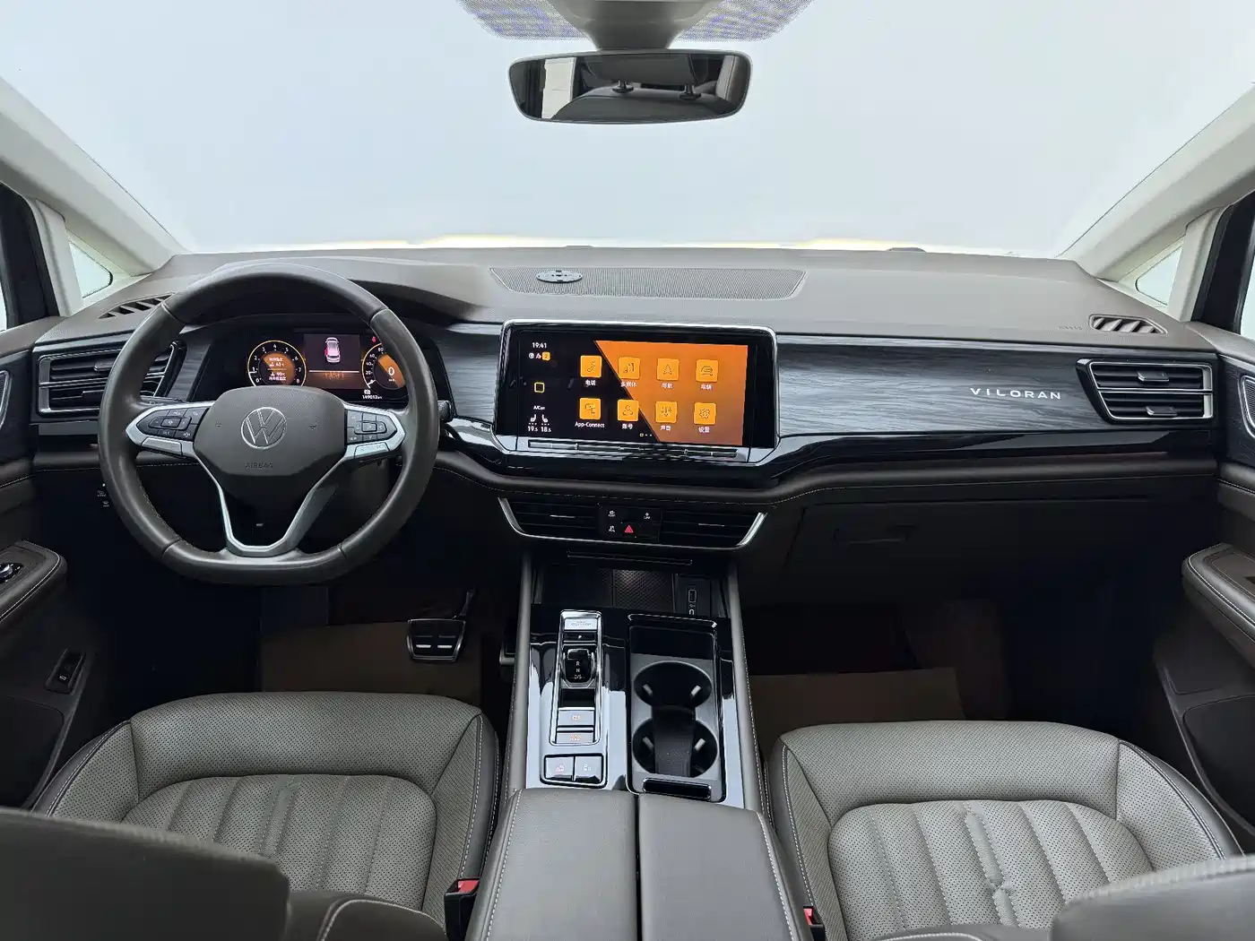 Volkswagen Viloran 2022 380TSI Premium Edition фото 9