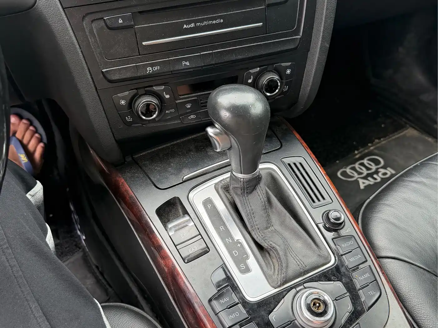 Audi A4L 2011 2011 2.0 TFSI Technology