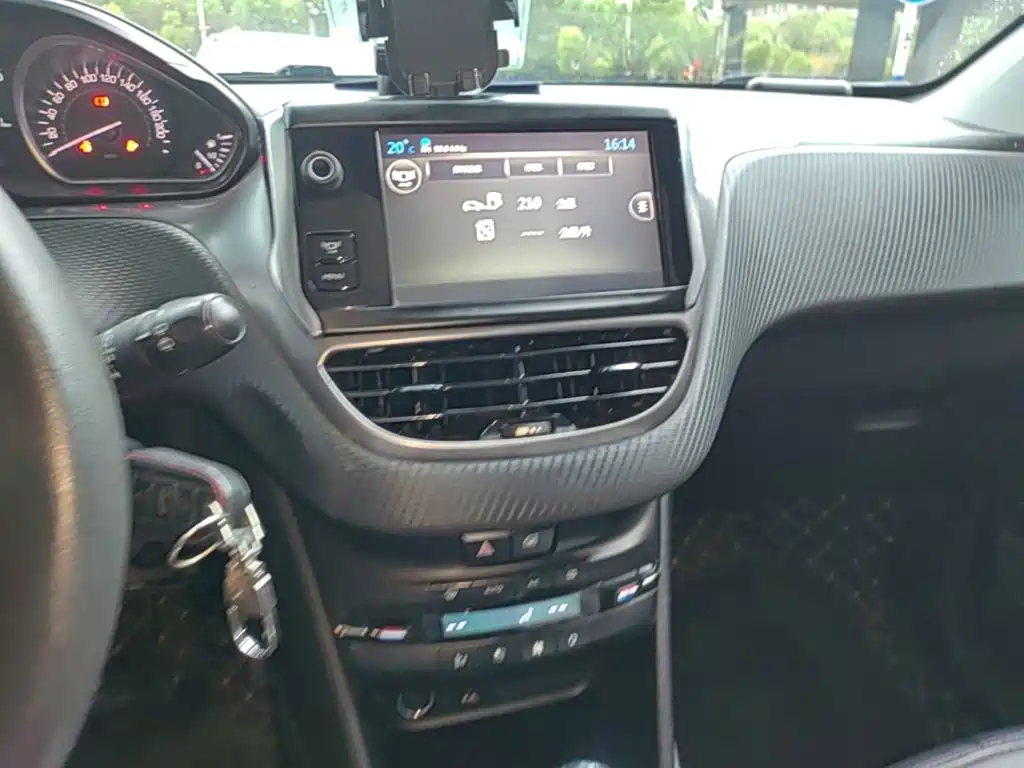 Peugeot 2008 2015 2014 1.6L Automatic Fashion Edition