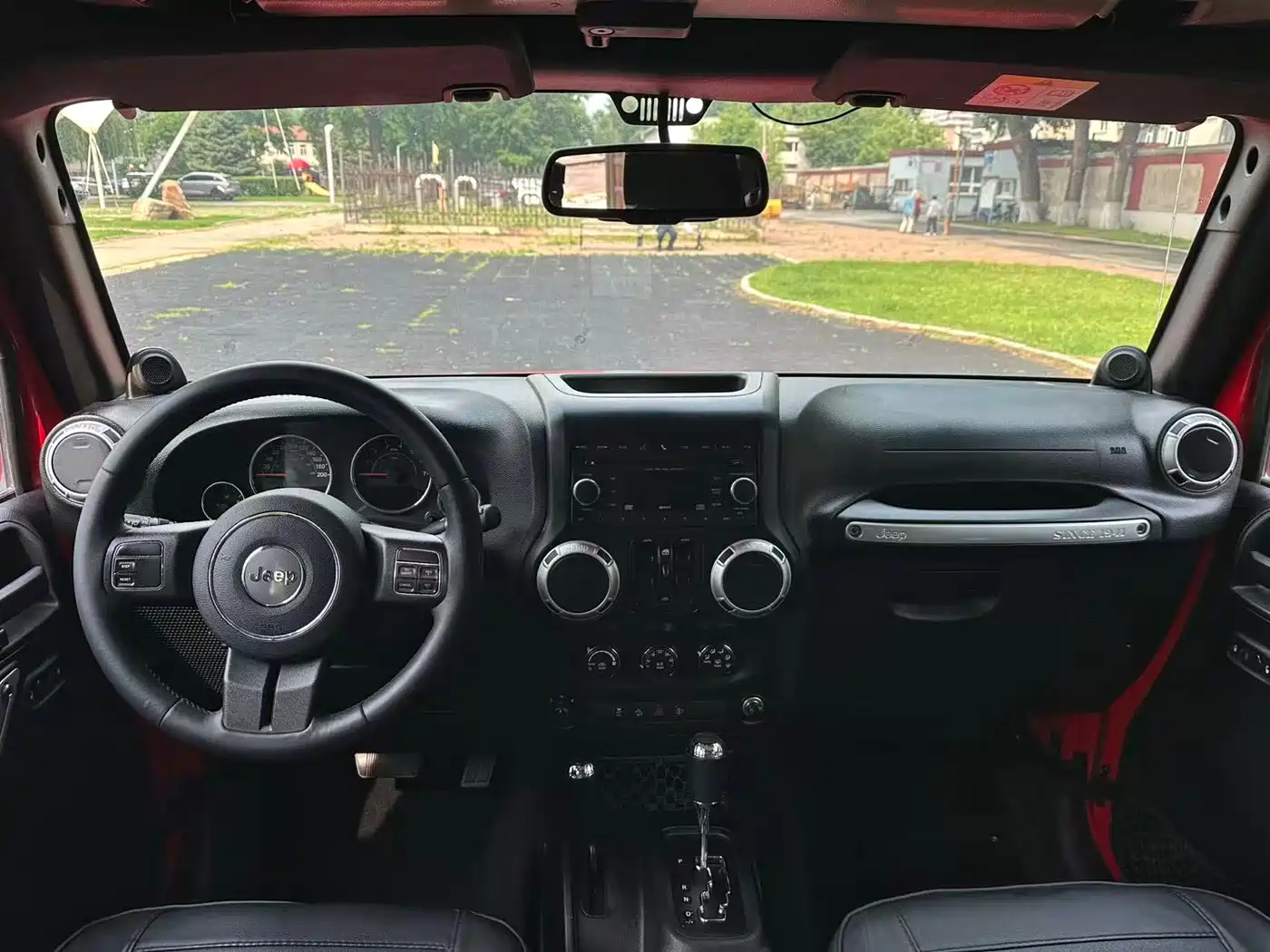 Photo 10 - Jeep Wrangler