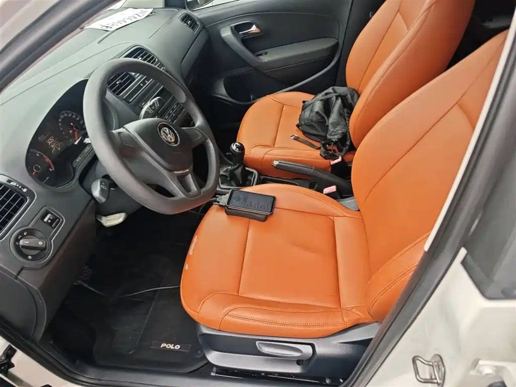 Volkswagen Polo 2014 1.4L Manual Trend Edition фото 15