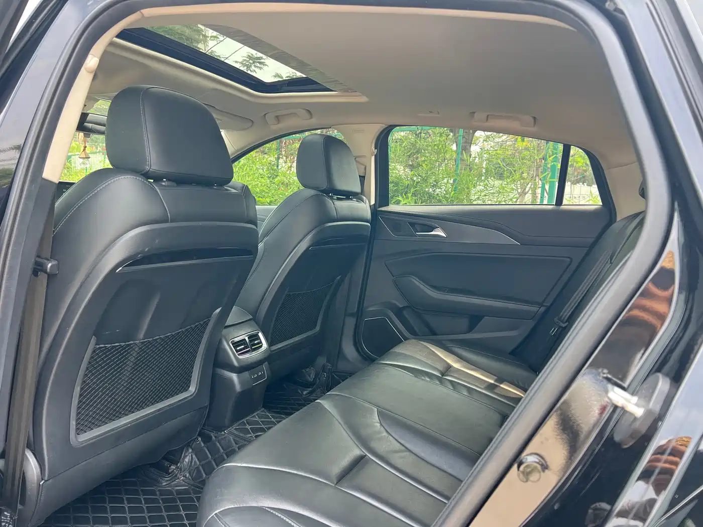 Hongqi H5 2022 Classic 1.5T DCT Flag Rhythm Edition фото 6