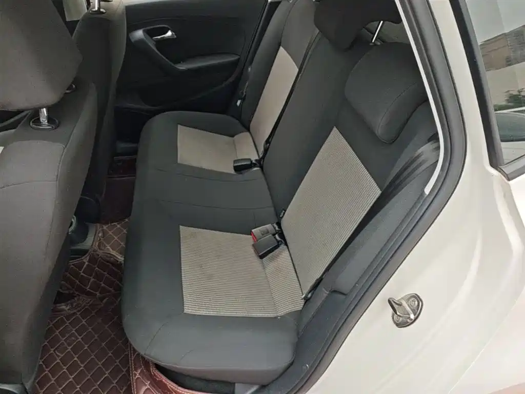 Volkswagen Polo 2016 1.4L Automatic Trend фото 17