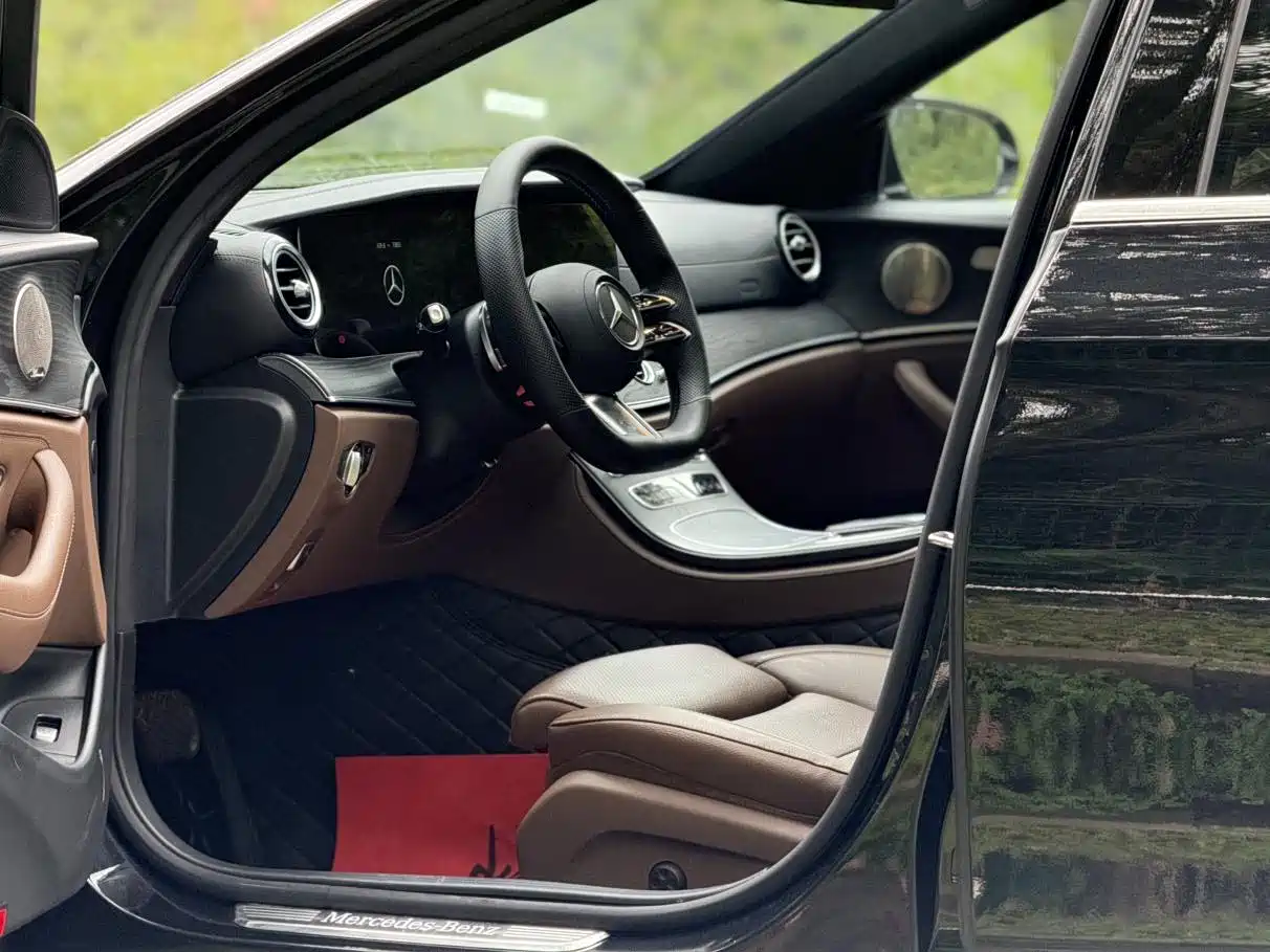 Фото 9 - Mercedes-Benz E-Class