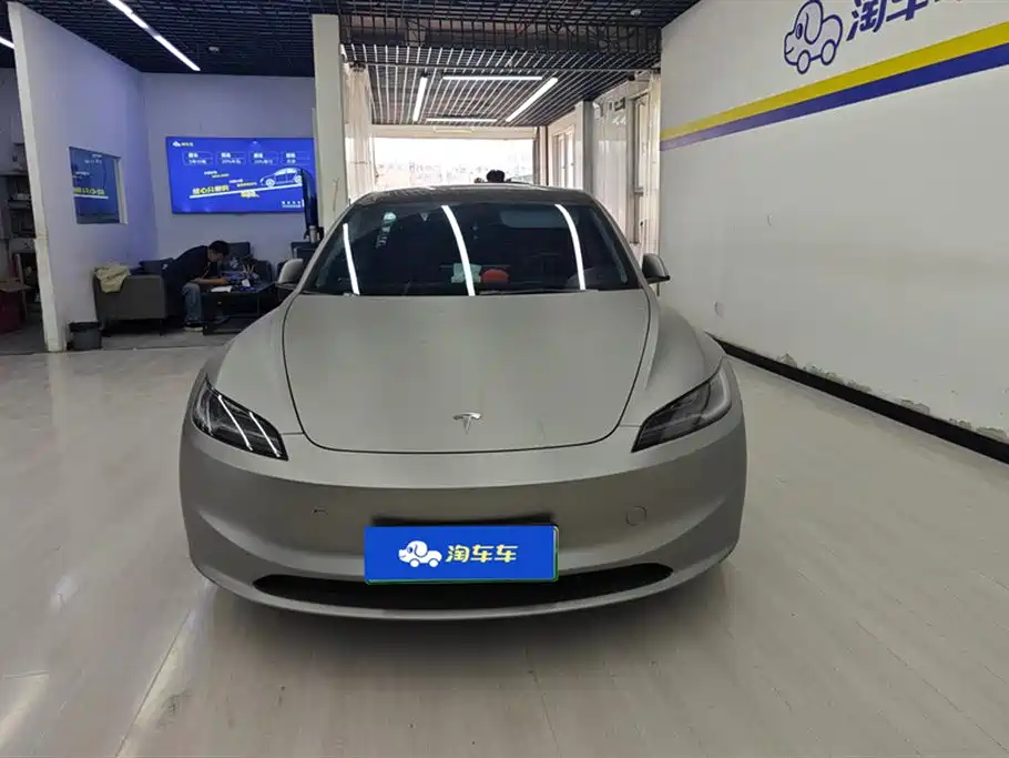 TESLA MODEL 3