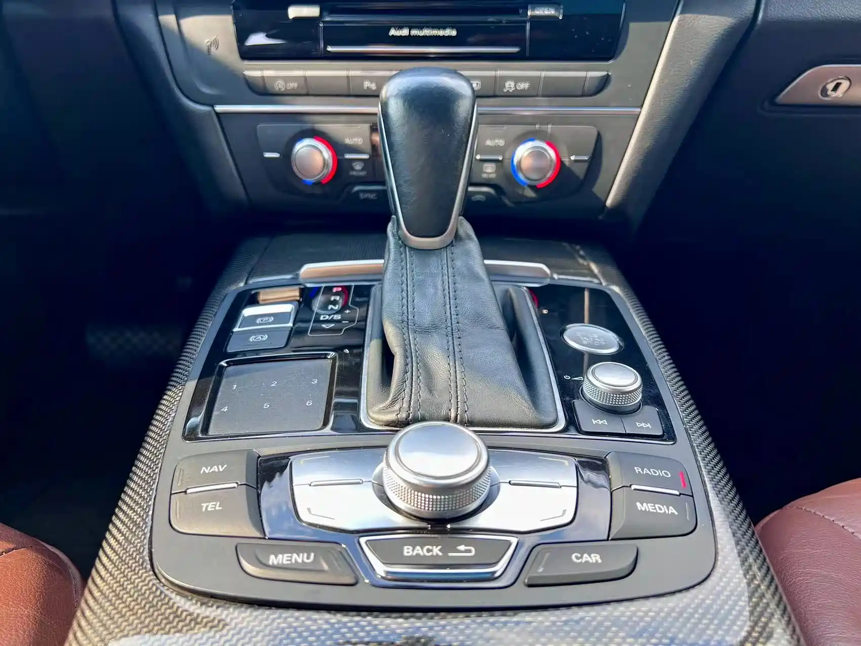 Фото 14 - Audi A6L