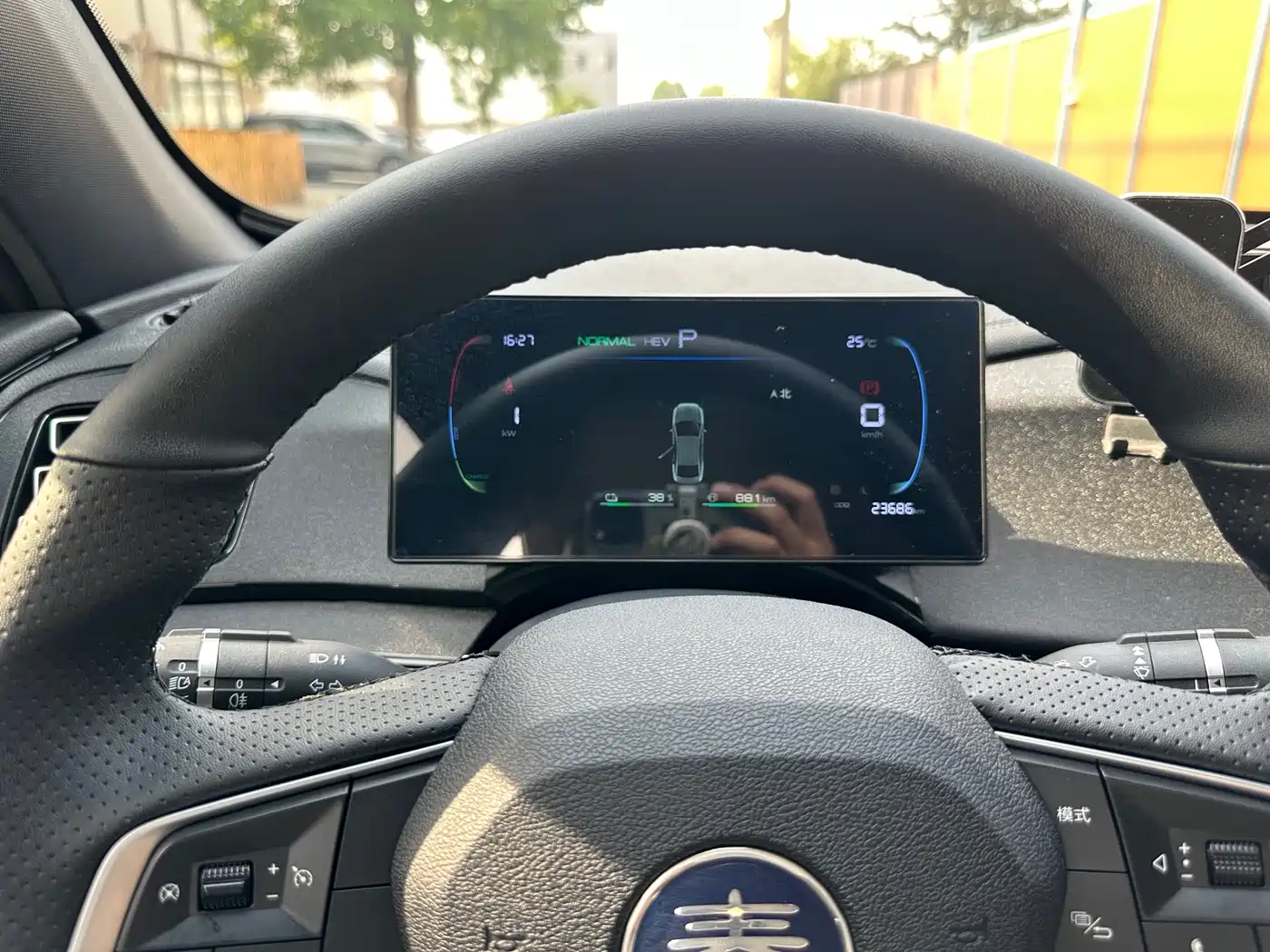 BYD Qin PLUS 2024 Glory Edition DM-i 55KM Leading фото 8