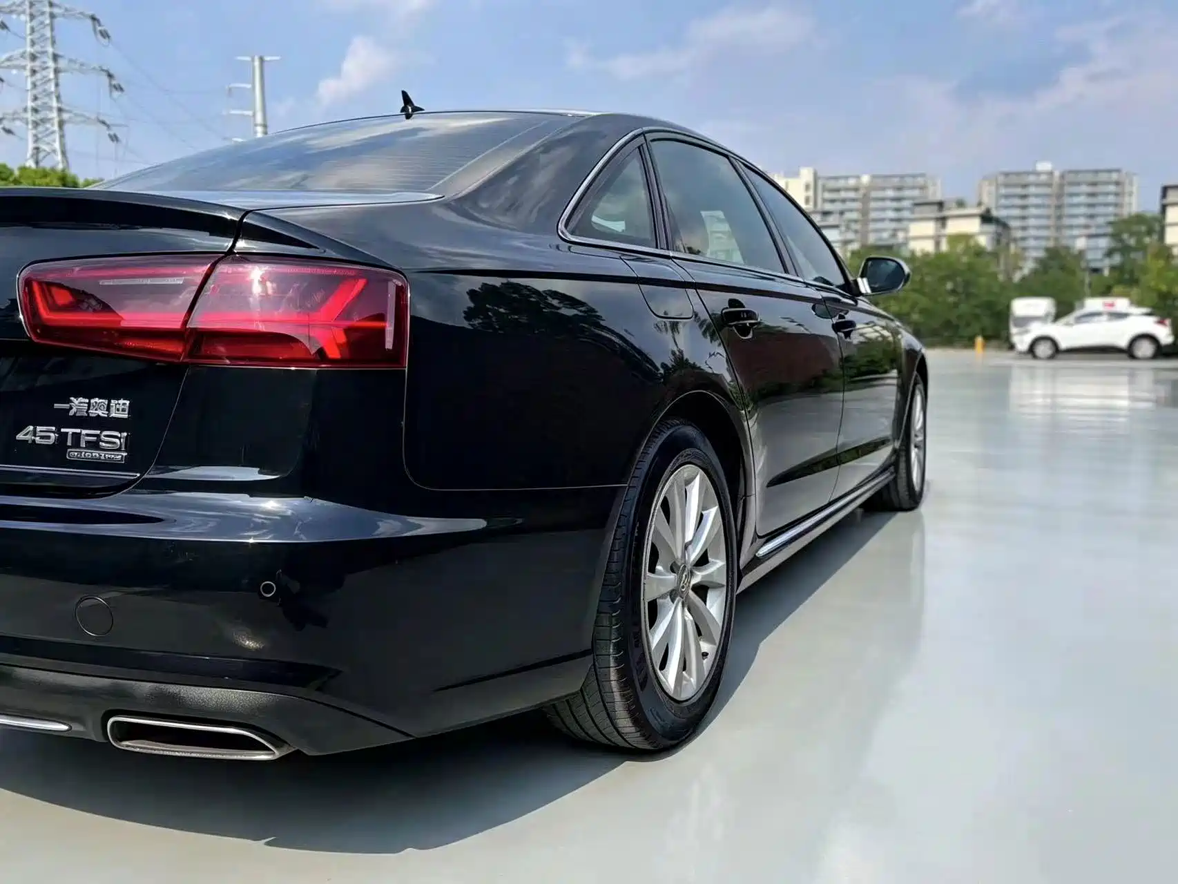 Фото 8 - Audi A6L