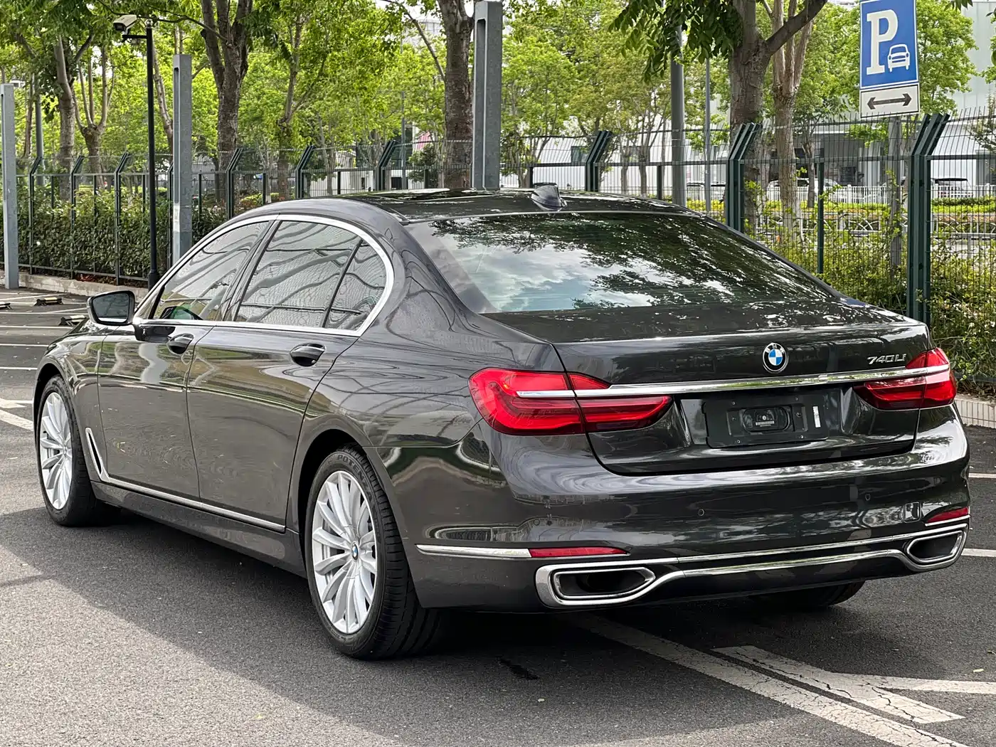 BMW 7 Series 2017 740Li Leading Edition фото 4